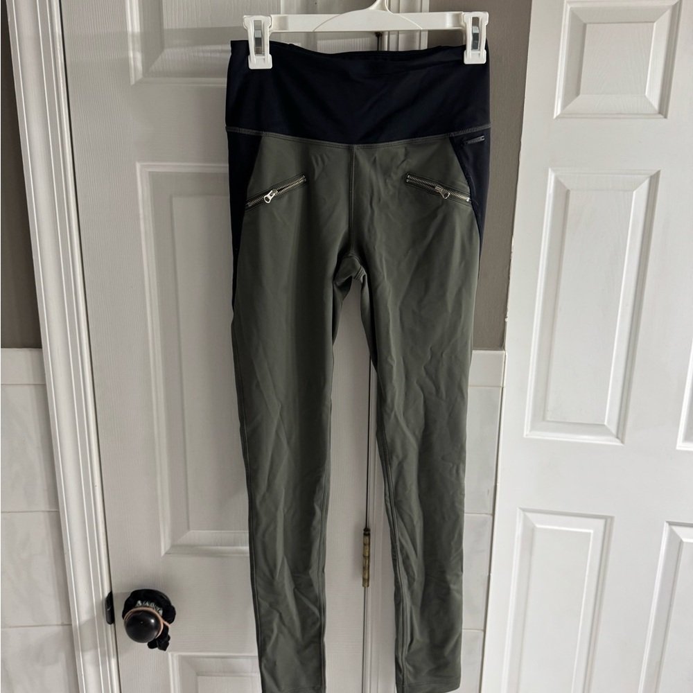 Mondetta Black and Green Leggings with Zipper Design